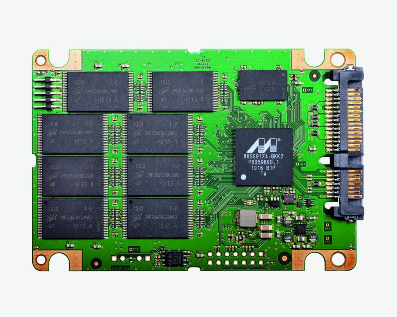 [28/02/2012] Themenwechsel - SSDs, die superschnellen Datenspeicher, sind mittlerweile ein fester Bestandteil vieler Gaming-PCs und bei Aufrüstern ungebrochen gefragt. Im Laufe des Jahres wird der Preis pro Gigabyte weiter fallen, während die Gesamtkapazität zunimmt.
