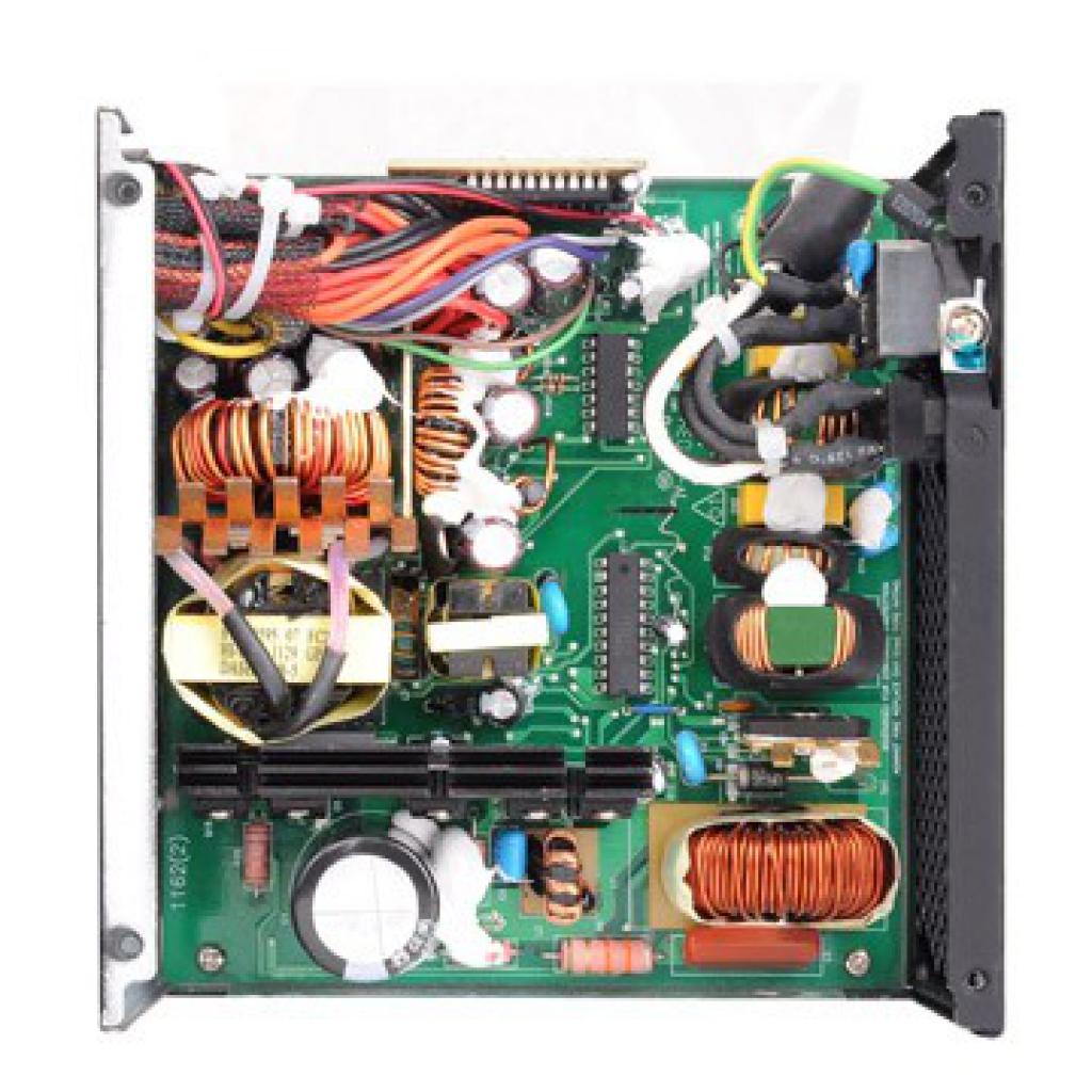 [06/02/2012] Thermaltake erweitert seine Netzteil-Serien Toughpower und Smart (22)