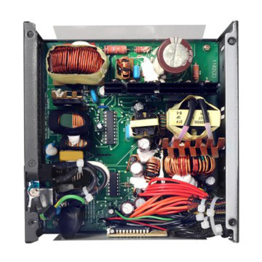 [06/02/2012] Thermaltake erweitert seine Netzteil-Serien Toughpower und Smart (29)