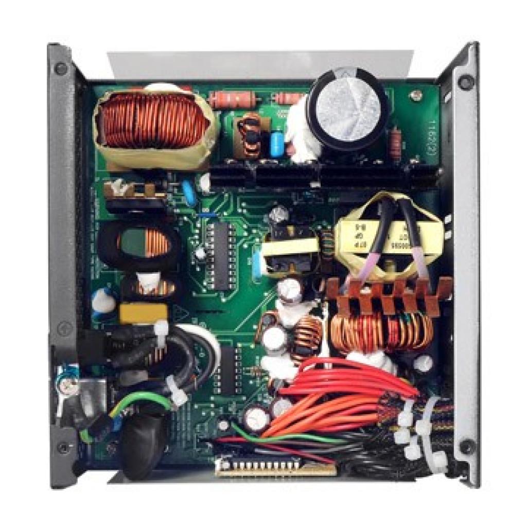 [06/02/2012] Thermaltake erweitert seine Netzteil-Serien Toughpower und Smart (36)