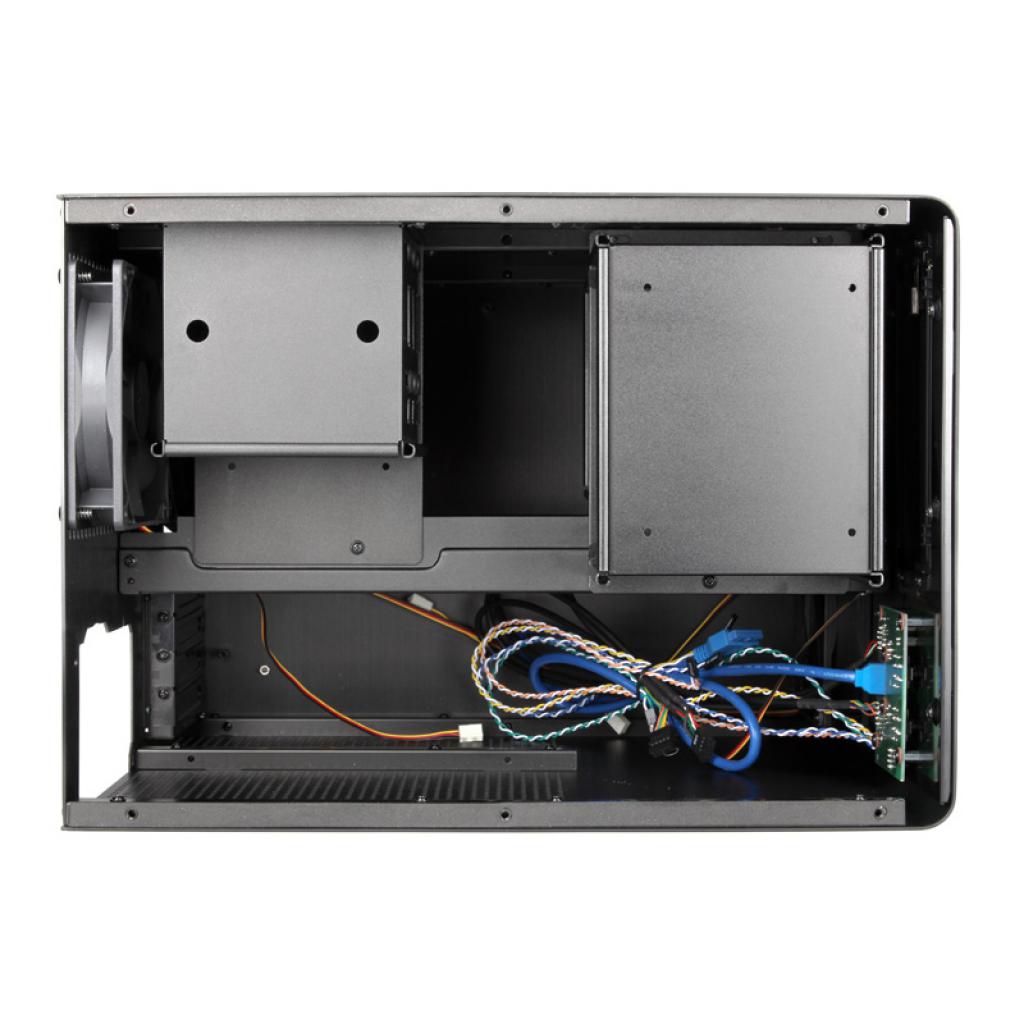 [04/02/2012] Der Xigmatek Gigas Cube aus gebürstetem Aluminium ist sowohl für Wohnzimmer-PCs als auch für Gaming-PCs geeignet. (5)