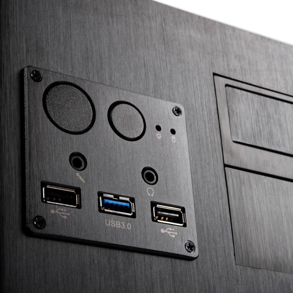 [04/02/2012] Der Xigmatek Gigas Cube aus gebürstetem Aluminium ist sowohl für Wohnzimmer-PCs als auch für Gaming-PCs geeignet. (8)