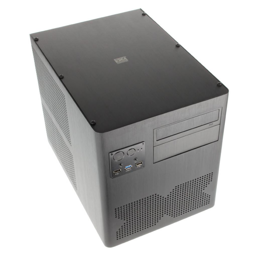 [04/02/2012] Der Xigmatek Gigas Cube aus gebürstetem Aluminium ist sowohl für Wohnzimmer-PCs als auch für Gaming-PCs geeignet. (9)