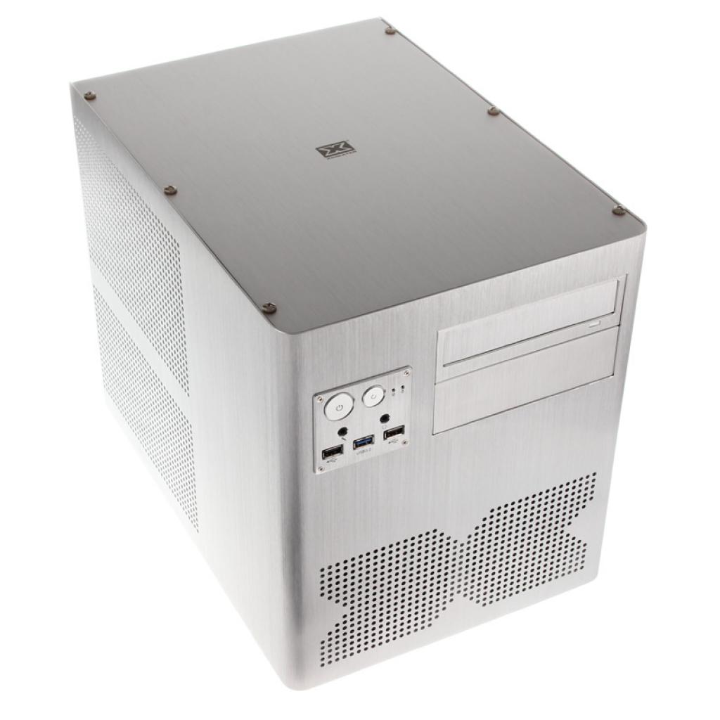 [04/02/2012] Der Xigmatek Gigas Cube aus gebürstetem Aluminium ist sowohl für Wohnzimmer-PCs als auch für Gaming-PCs geeignet. (4)