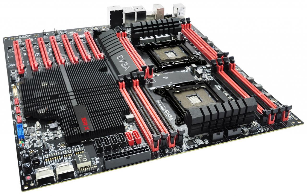 [14/02/2012] Das anscheinend fast finale EVGA SR-X.