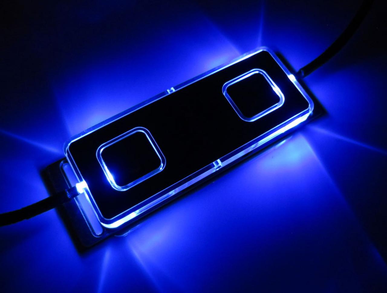 [10/02/2012] XSPC Memory Waterblock (4 Slot) mit Raystorm-Design - und Beleuchtung.