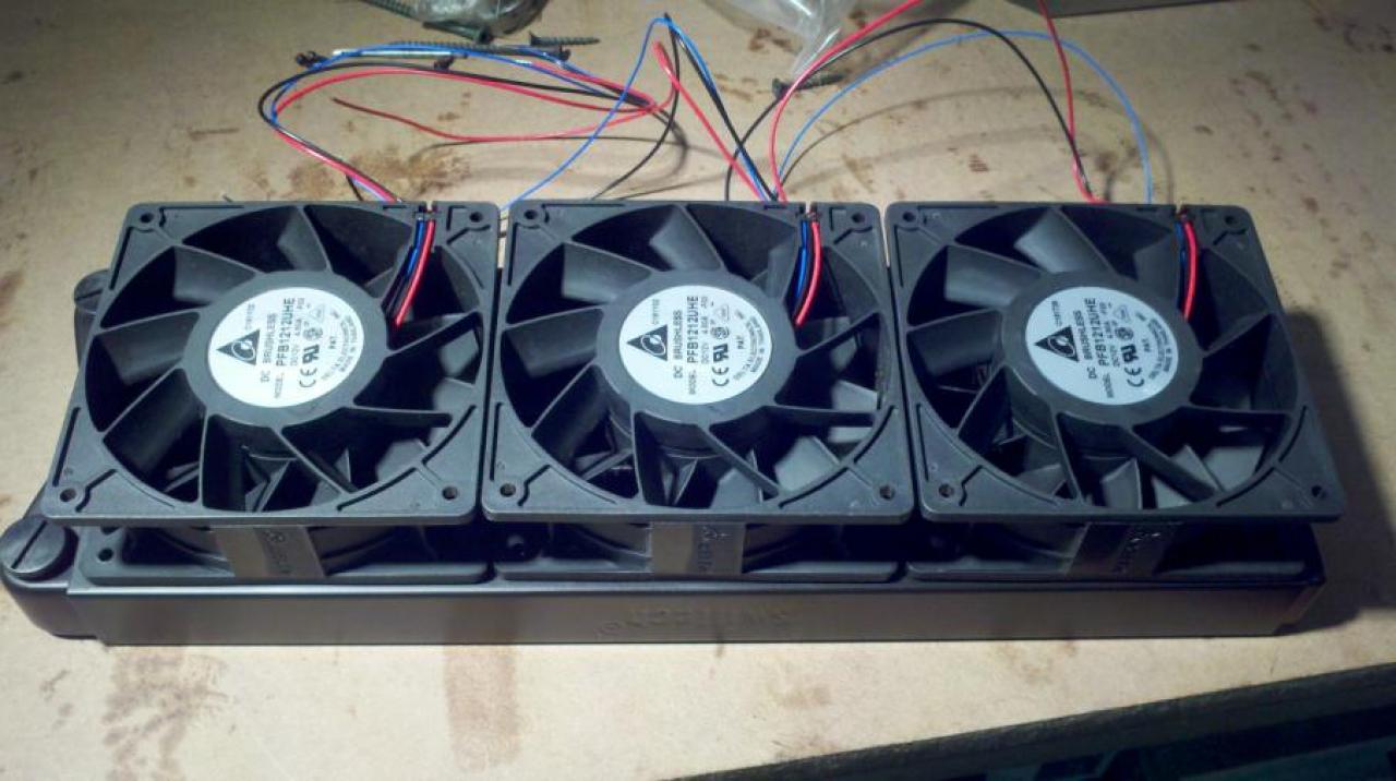 [09/03/2012] 3dfx Voodoo5 6000 Watercooling Edition: Beeindruckende Fan-Mod für die Quad-SLI-Karte (8)