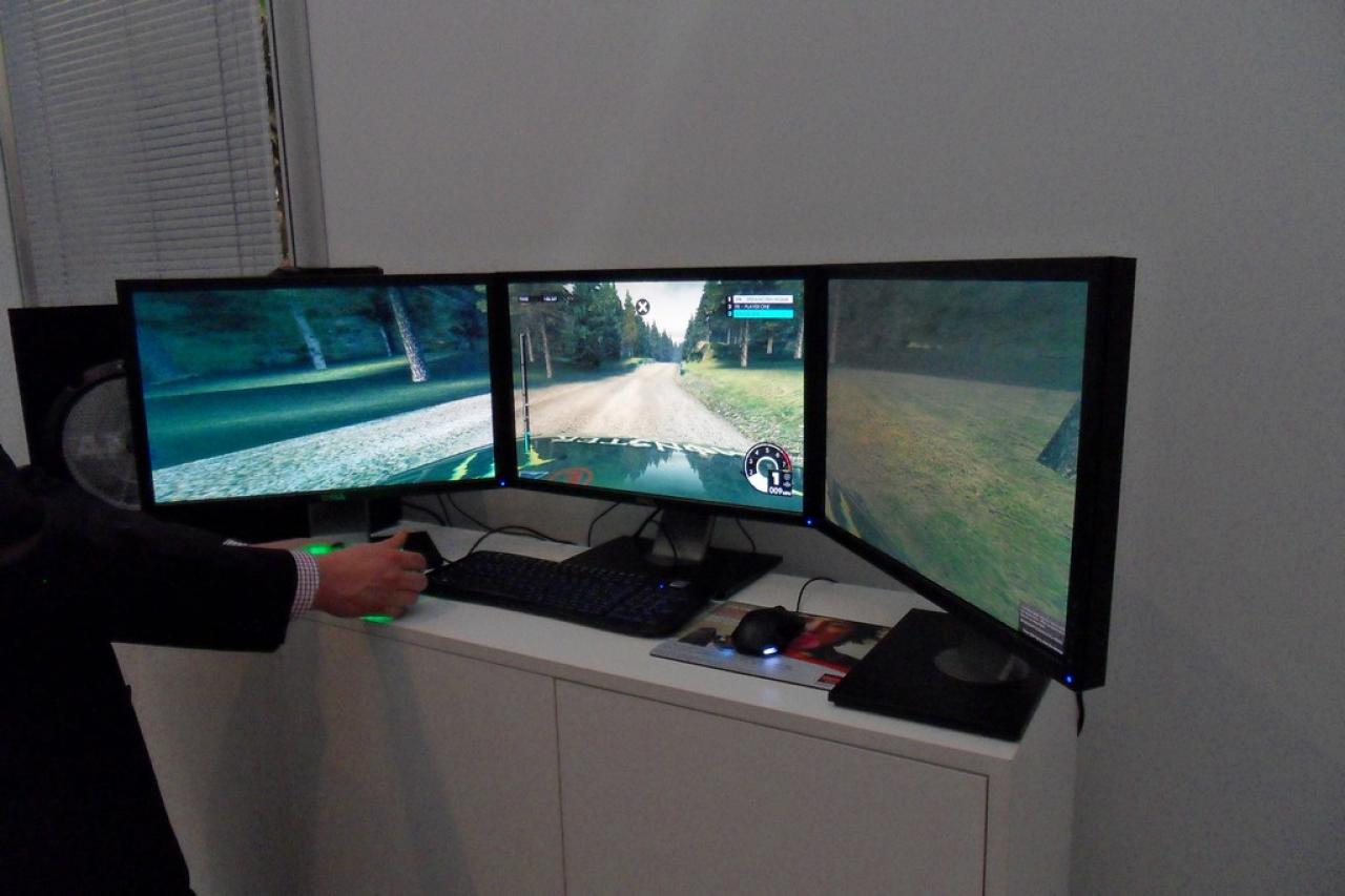 [07/03/2012] Trinity: AMD zeigt Dirt 3 im Eyefinity-Betrieb auf drei Monitoren (1)