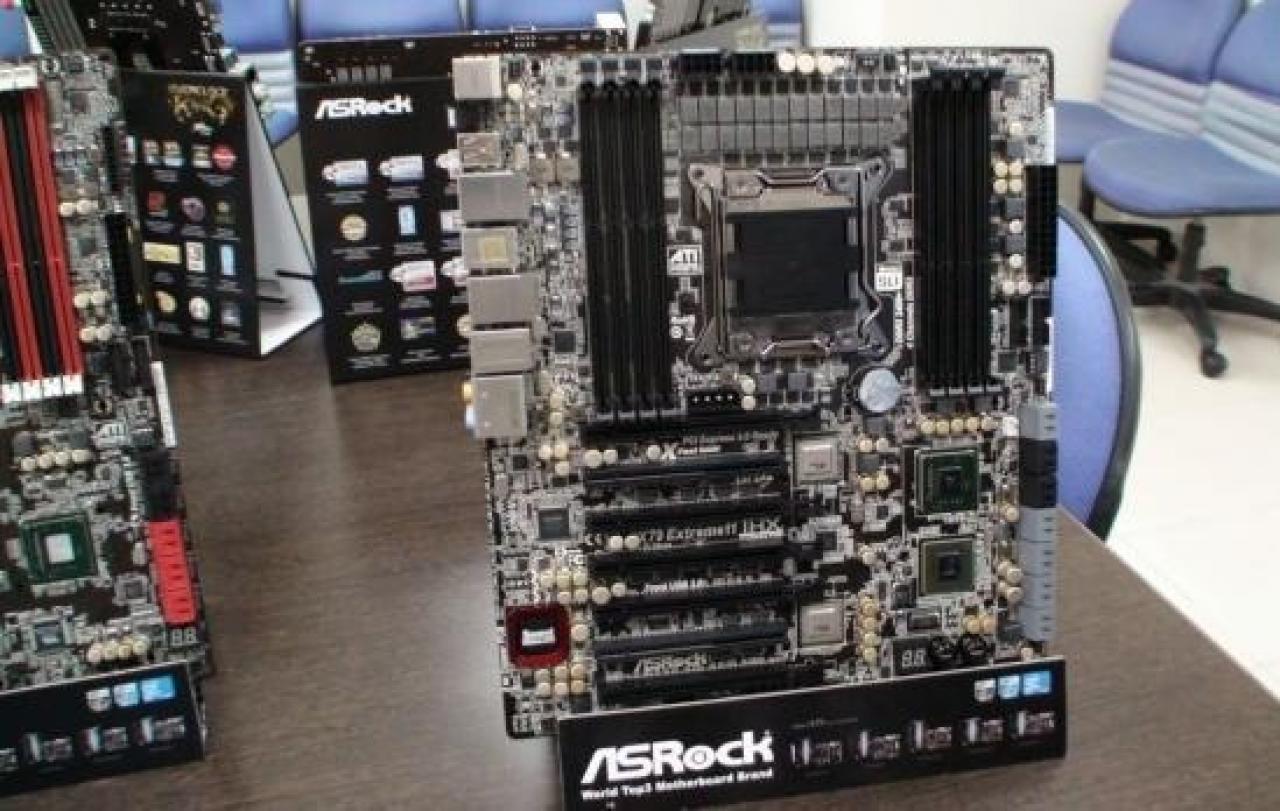 [23/03/2012] Asrock zeigt neue High-End-Mainboards mit Sockel 2011: Fatal1ty X79 Champion and Extreme11 (4)