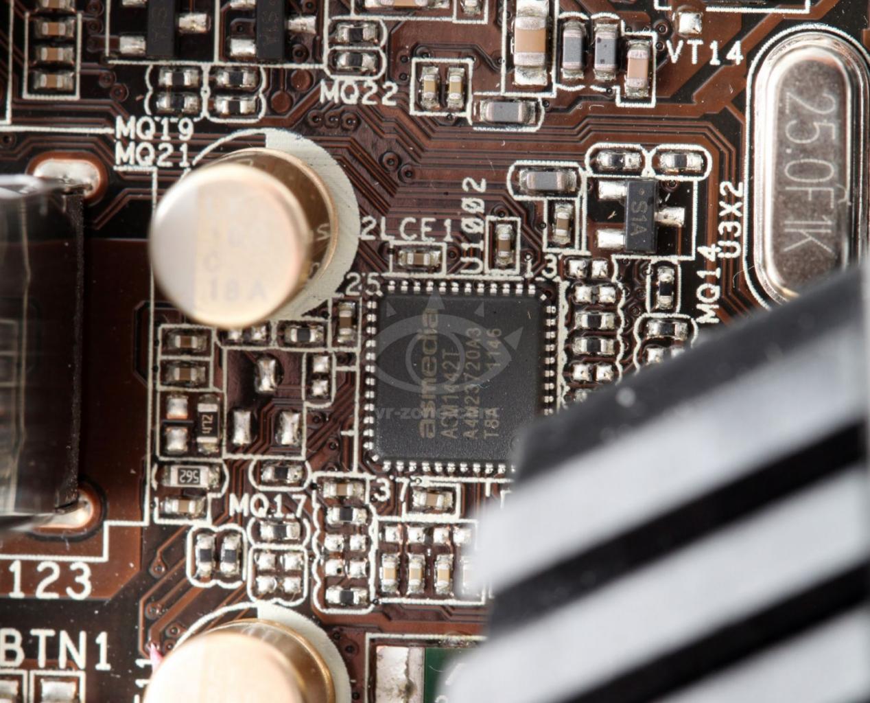 [30/03/2012] Asrock Fatal1ty Z77 Professional: Detaillierte Fotos des Ivy-Bridge-Mainboards (15)