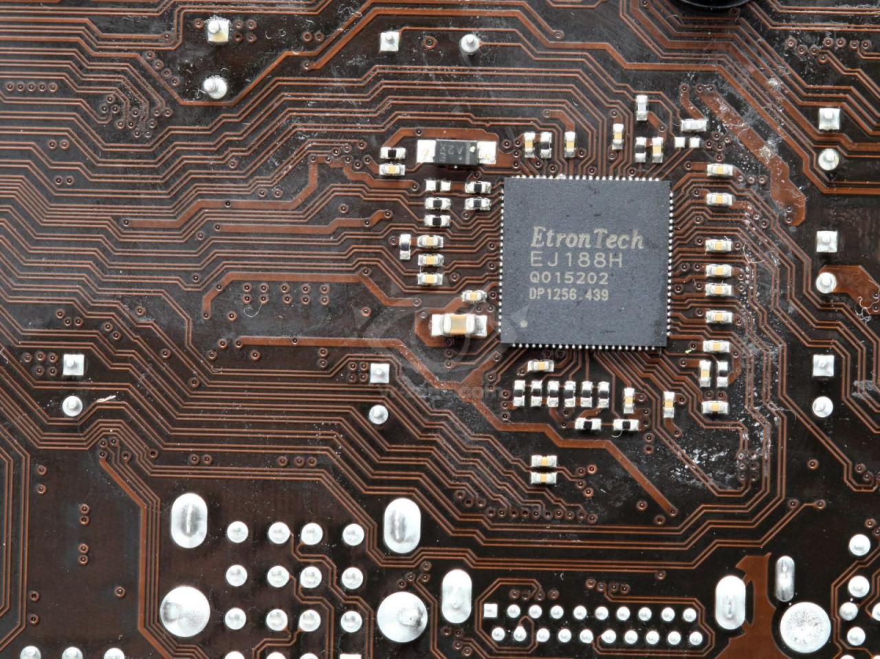 [30/03/2012] Asrock Fatal1ty Z77 Professional: Detaillierte Fotos des Ivy-Bridge-Mainboards (17)