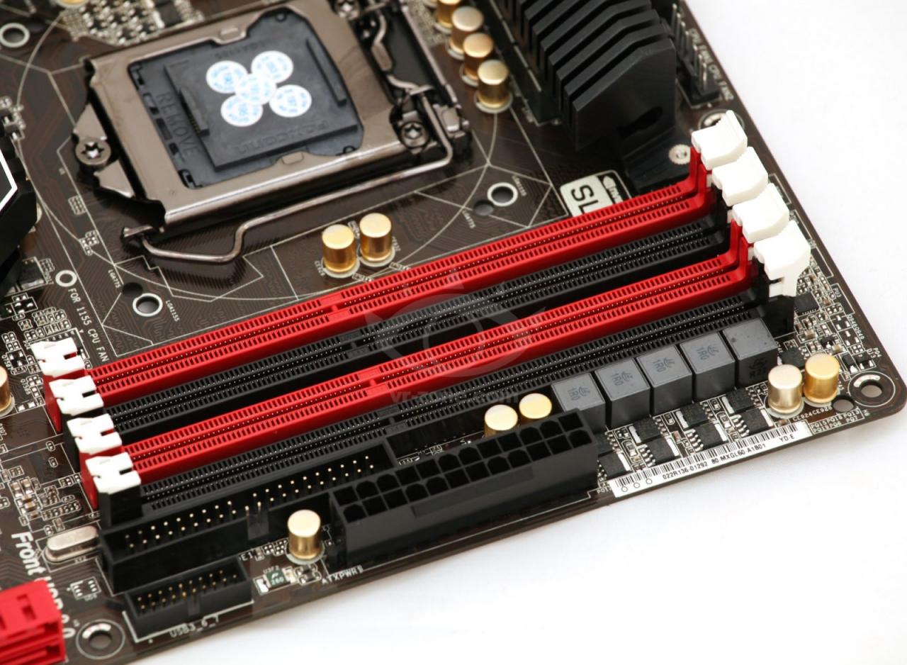 [30/03/2012] Asrock Fatal1ty Z77 Professional: Detaillierte Fotos des Ivy-Bridge-Mainboards (7)