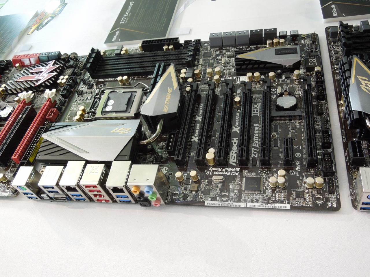 [07/03/2012] Cebit 2012: Asrock zeigt Mainboards mit Z77, H77, Q77 und B75-Chipsatz (6)