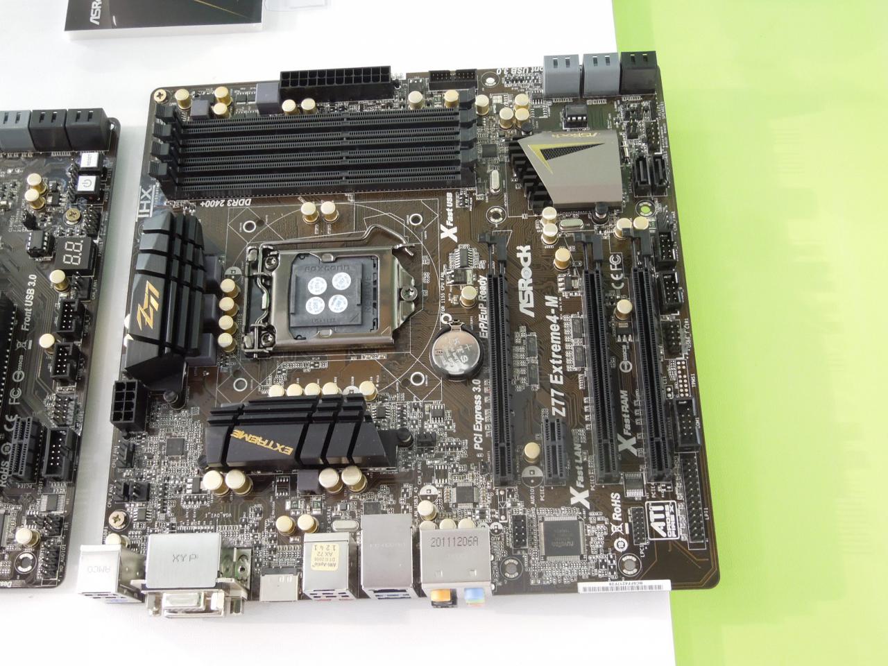 [07/03/2012] Cebit 2012: Asrock zeigt Mainboards mit Z77, H77, Q77 und B75-Chipsatz (14)