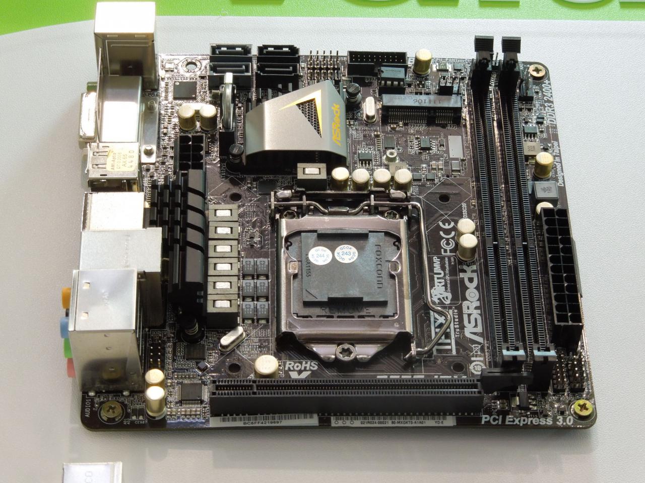 [07/03/2012] Cebit 2012: Asrock zeigt Mainboards mit Z77, H77, Q77 und B75-Chipsatz (17)