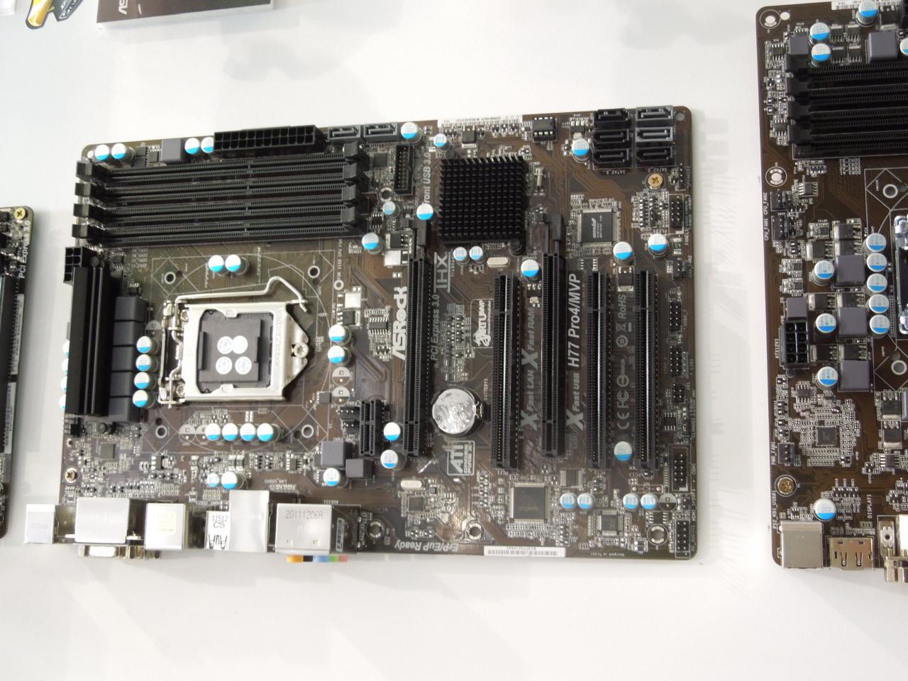 [07/03/2012] Cebit 2012: Asrock zeigt Mainboards mit Z77, H77, Q77 und B75-Chipsatz (20)