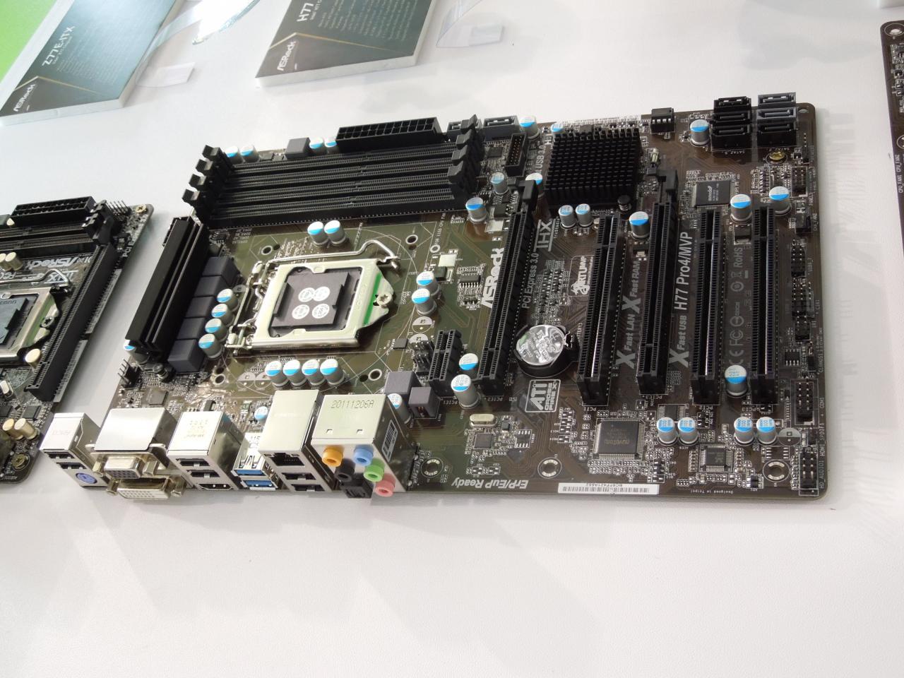 [07/03/2012] Cebit 2012: Asrock zeigt Mainboards mit Z77, H77, Q77 und B75-Chipsatz (21)