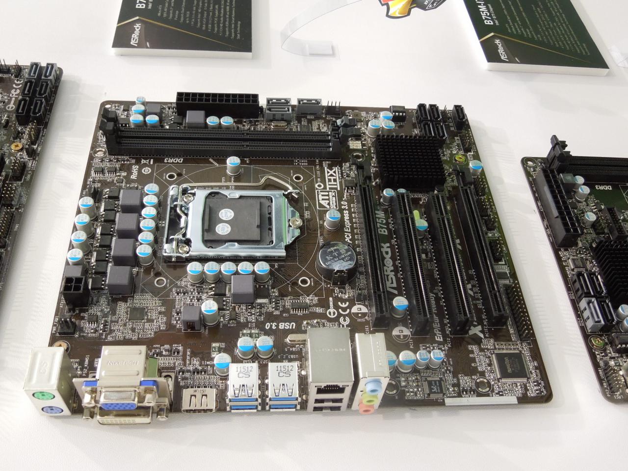 [07/03/2012] Cebit 2012: Asrock zeigt Mainboards mit Z77, H77, Q77 und B75-Chipsatz (27)