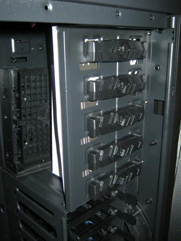 [11/03/2012] Bitfenix Shinobi XL: User testet das Gehäuse im PCGHX-Forum (34)