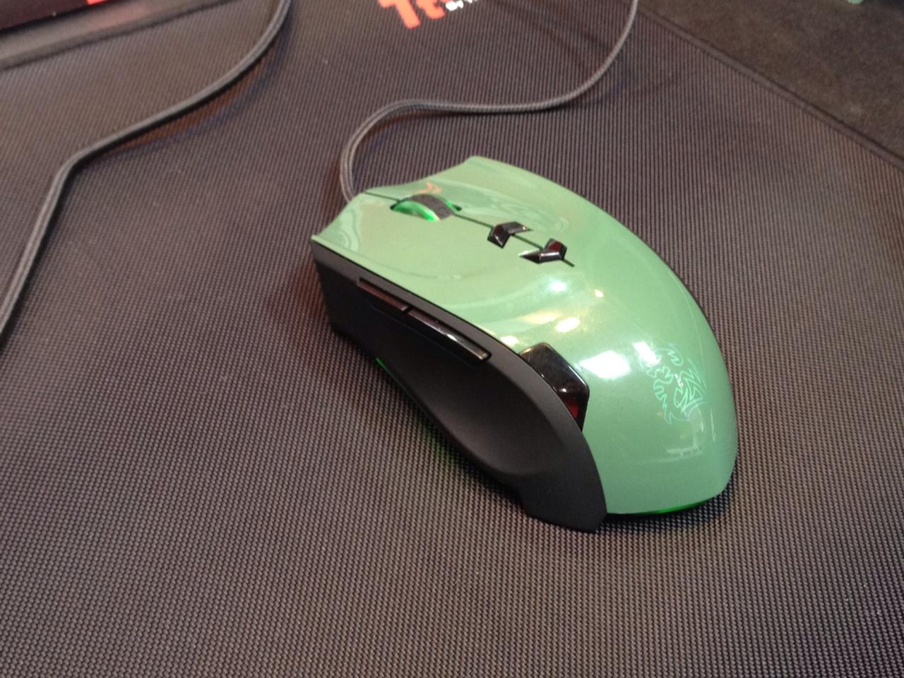[08/03/2012] Cebit 2012: Thermaltake zeigt waffenstarrendes Level 10 GT in der Military und CoD-Edition (2)