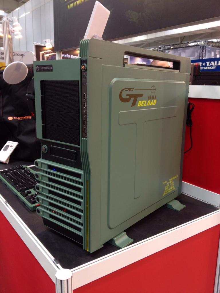 [08/03/2012] Cebit 2012: Thermaltake zeigt waffenstarrendes Level 10 GT in der Military und CoD-Edition (4)