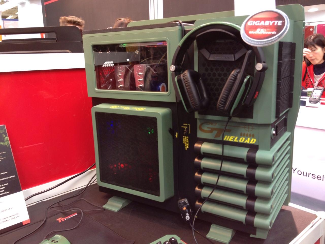 [08/03/2012] Cebit 2012: Thermaltake zeigt waffenstarrendes Level 10 GT in der Military und CoD-Edition (8)