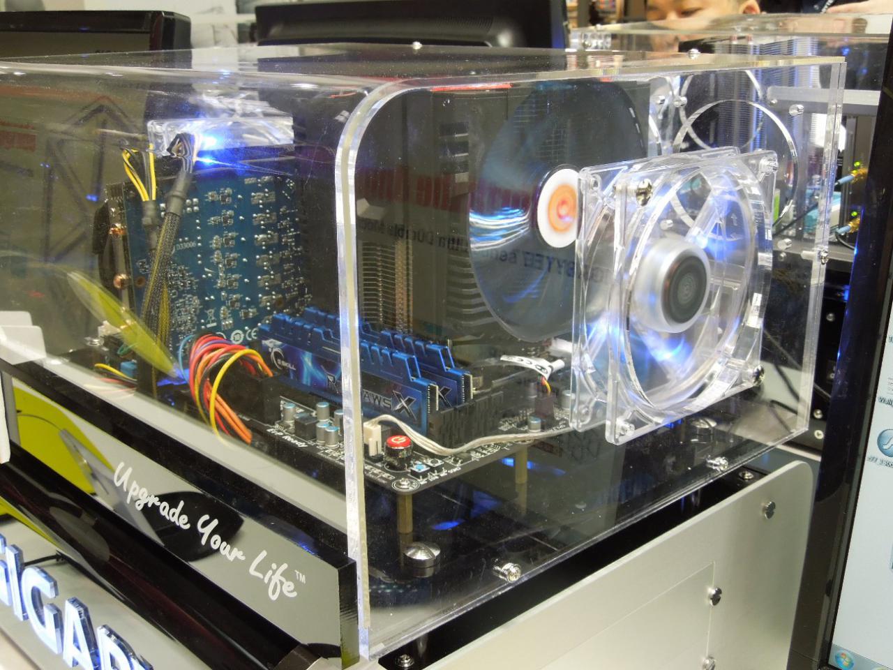 [05/03/2012] Cebit 2012: Mainboards mit Z77, H77 und Z57 von Gigabyte für Intel Ivy Bridge (39)