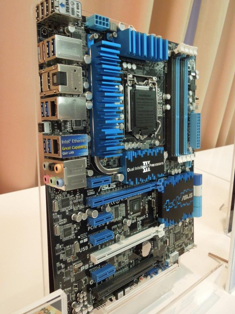 [05/03/2012] Cebit 2012: Asus zeigt Z77-Boards der P8-Reihe für Ivy Bridge (11)