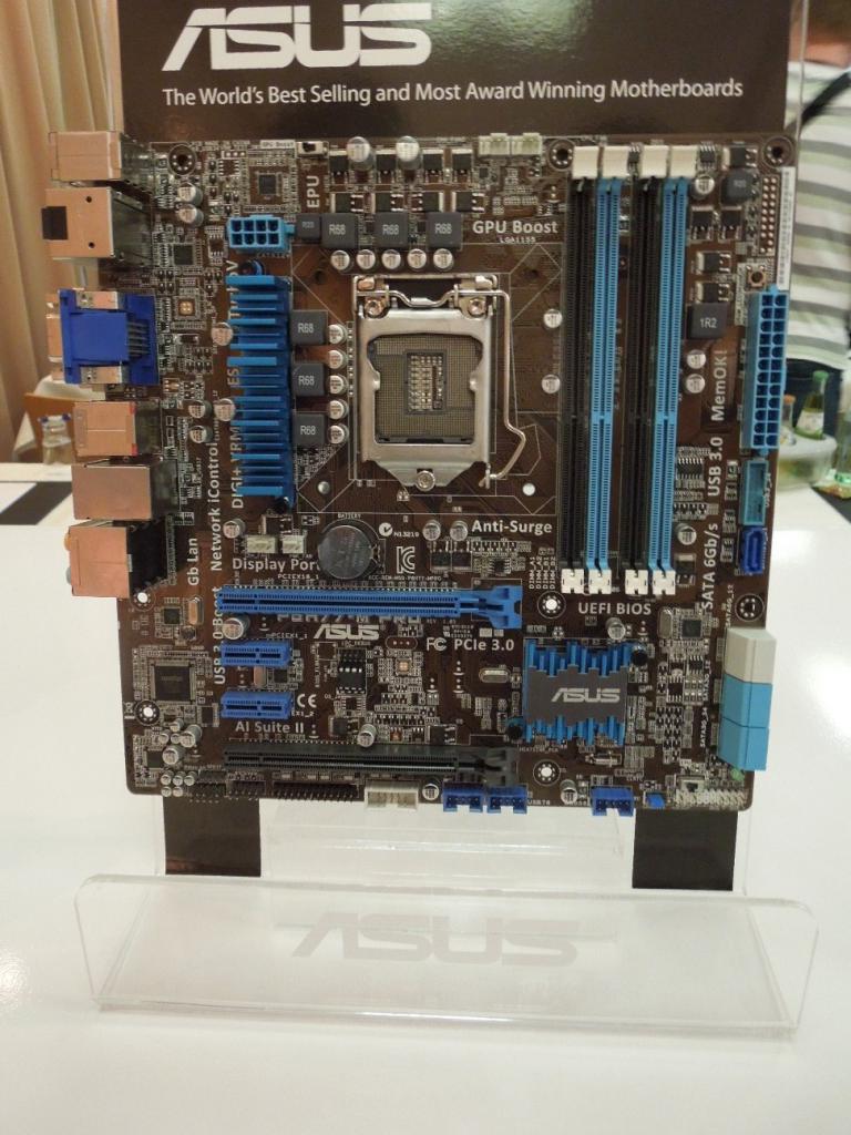 [05/03/2012] Cebit 2012: Asus zeigt Z77-Boards der P8-Reihe für Ivy Bridge (20)