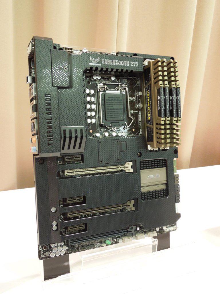 [05/03/2012] Asus Sabertooth Z77 (2)