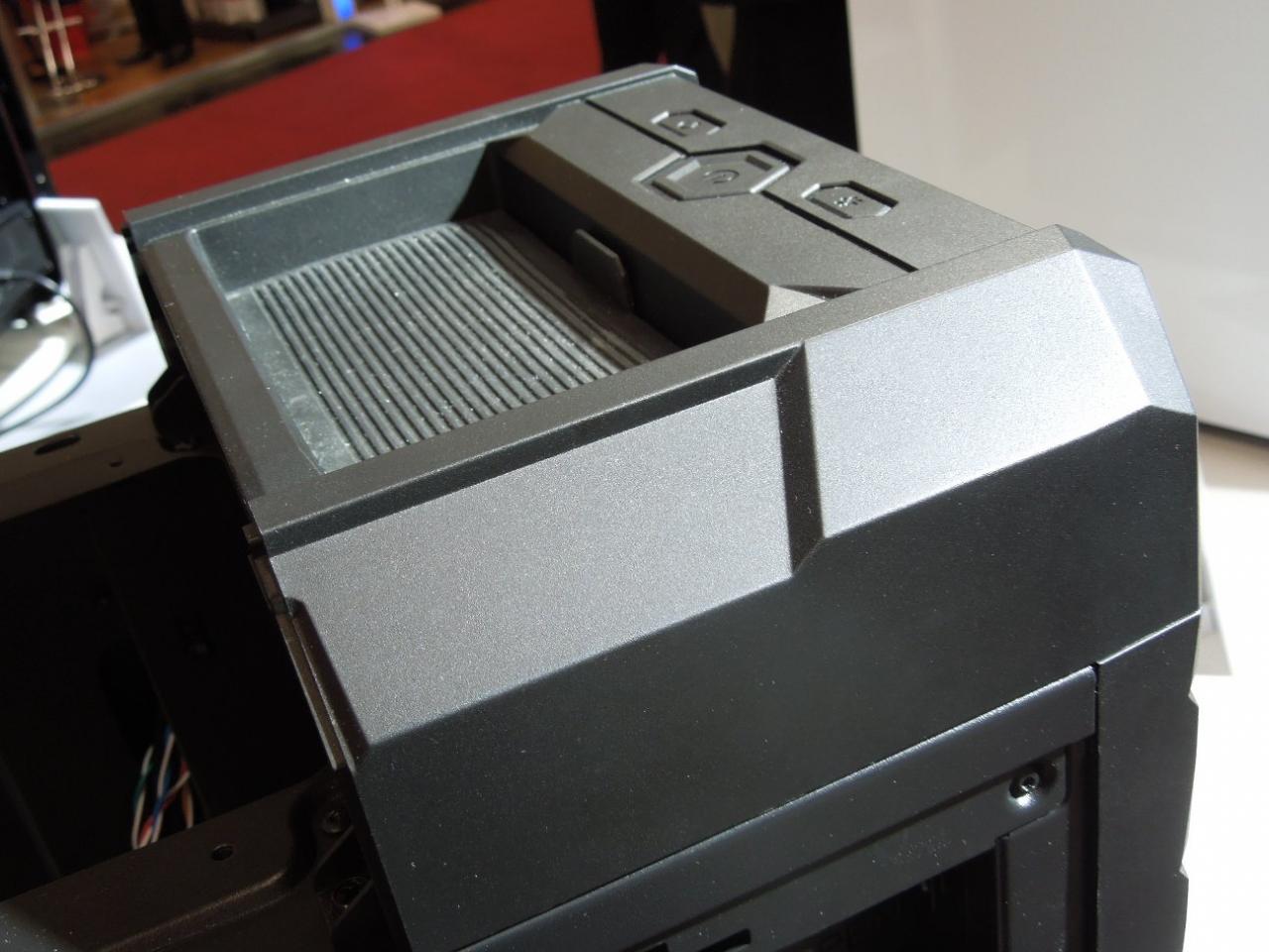 [06/03/2012] Cebit 2012: Cooler Master zeigt Mini-ITX-Gaming-Gehäuse für 49 Euro, günstiges HAF XM und Silent-Gehäuse (13)