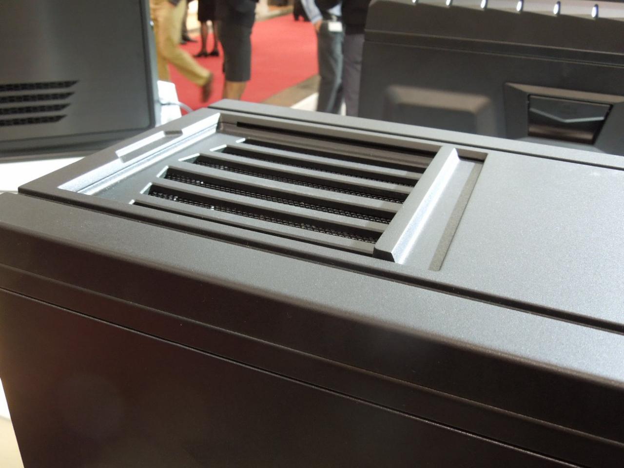 [06/03/2012] Cebit 2012: Cooler Master zeigt Mini-ITX-Gaming-Gehäuse für 49 Euro, günstiges HAF XM und Silent-Gehäuse (21)
