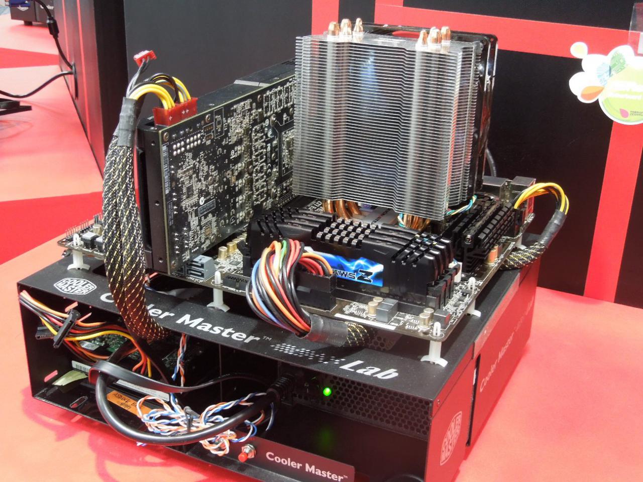 [06/03/2012] Cebit 2012: G.Skill zeigt 32 GByte DDR3-2133 auf Z77 und weitere Overclocking-Ergebnisse (2)