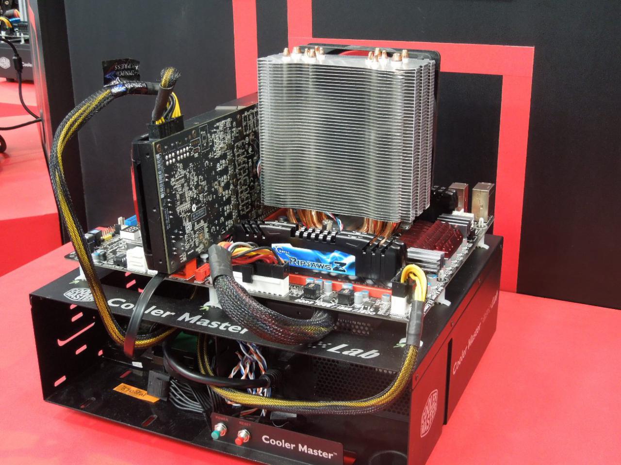 [06/03/2012] Cebit 2012: G.Skill zeigt 32 GByte DDR3-2133 auf Z77 und weitere Overclocking-Ergebnisse (5)