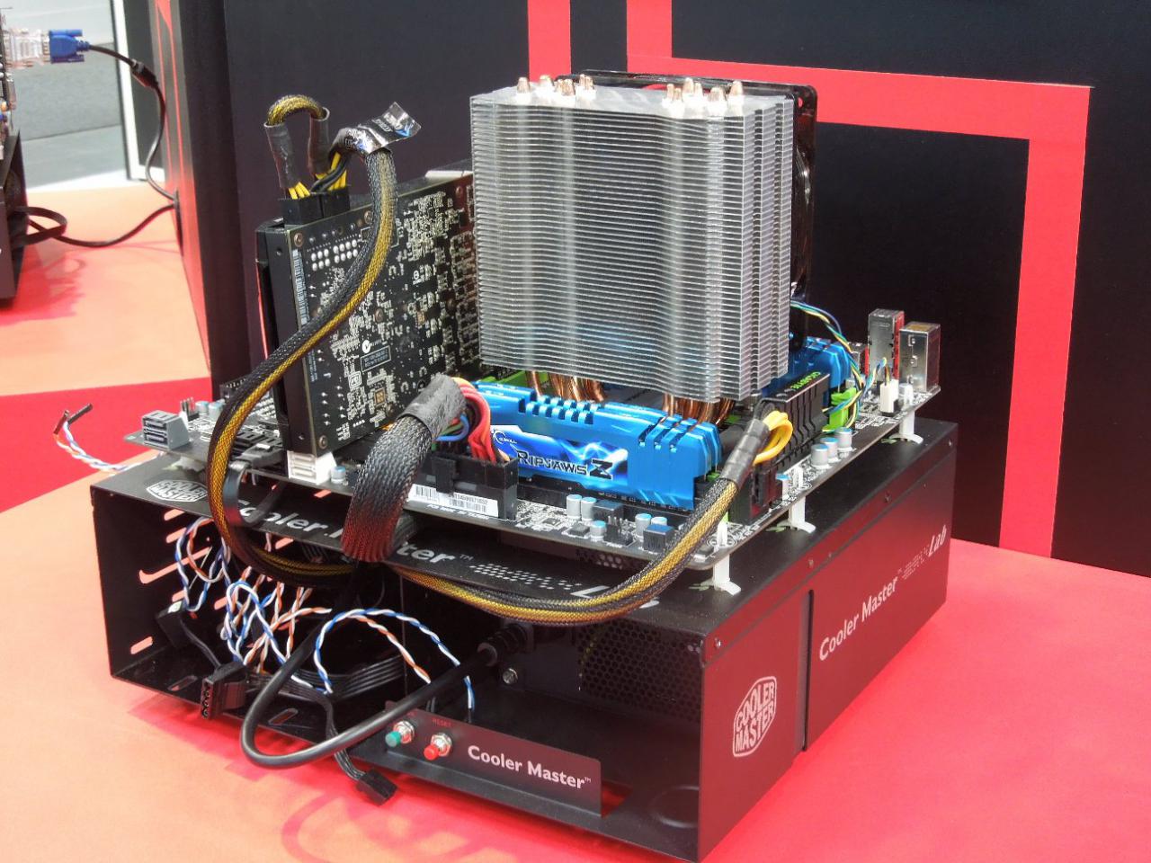 [06/03/2012] Cebit 2012: G.Skill zeigt 32 GByte DDR3-2133 auf Z77 und weitere Overclocking-Ergebnisse (11)