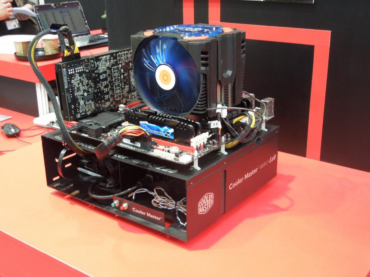 [06/03/2012] Cebit 2012: G.Skill zeigt 32 GByte DDR3-2133 auf Z77 und weitere Overclocking-Ergebnisse (14)