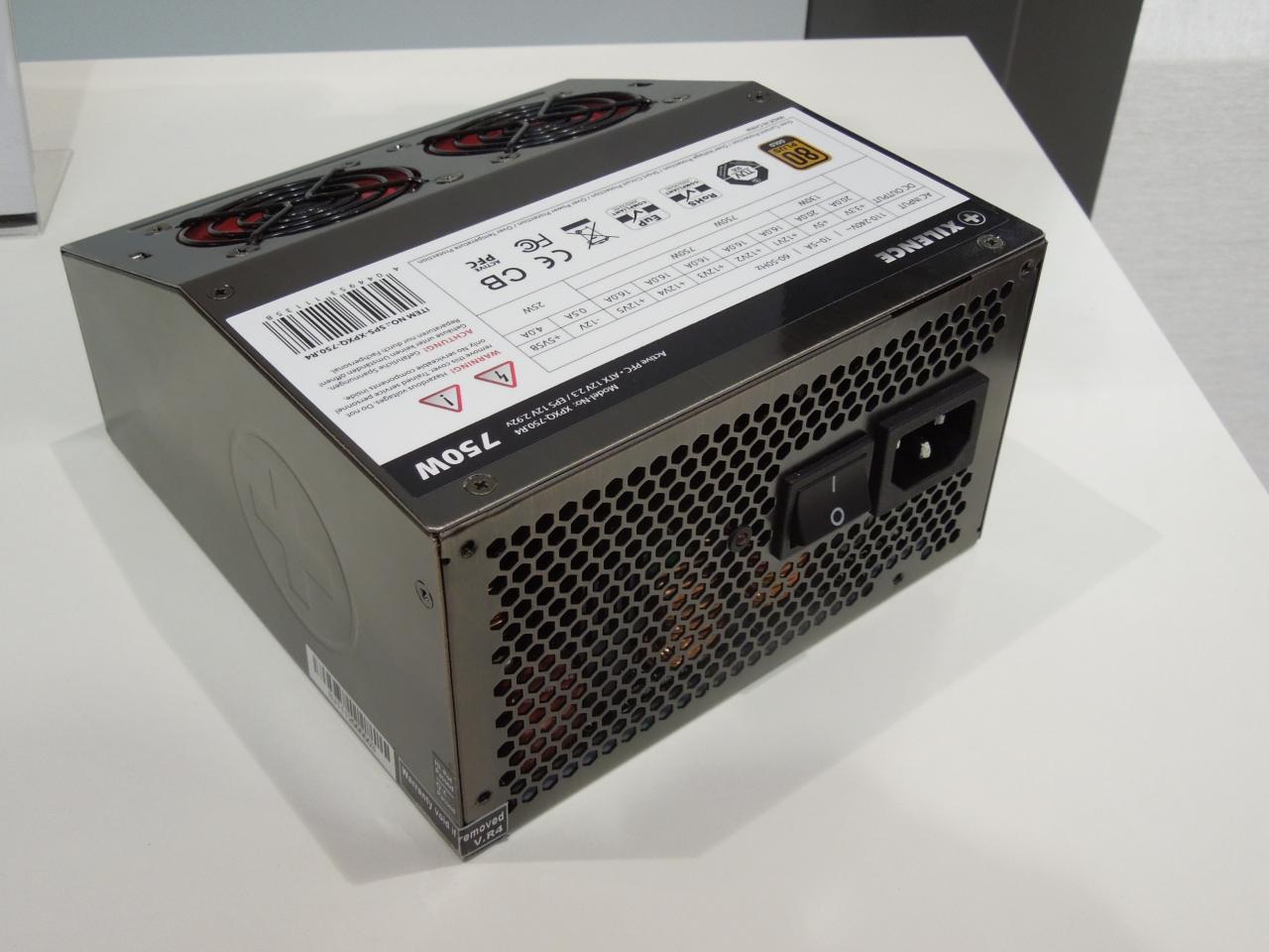 [07/03/2012] Cebit 2012: Außergewöhnliches Netzteil von Xilence mit zwei Mini-Lüftern (8)