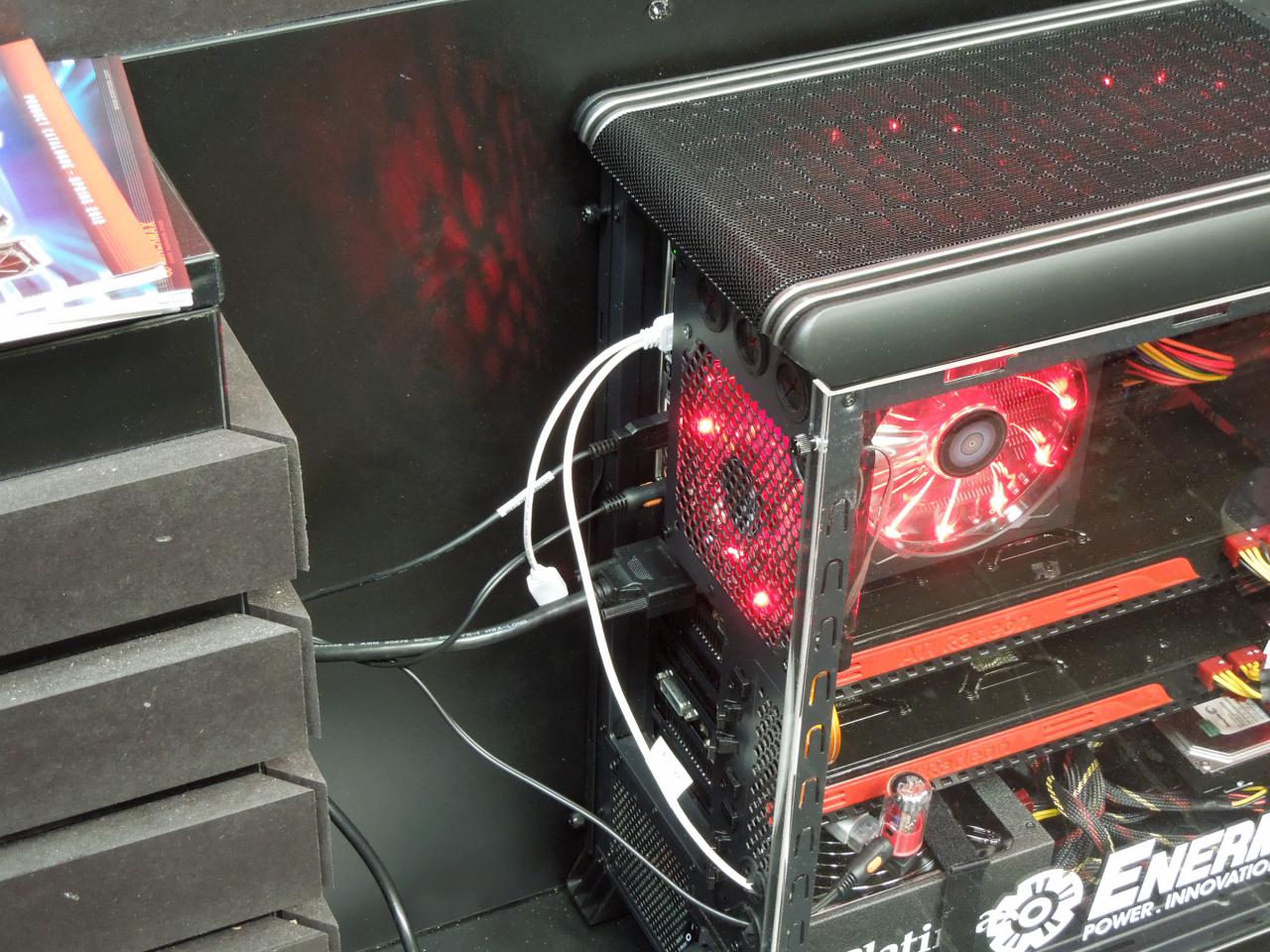 [06/03/2012] Cebit 2012: Neue Produkte von Enermax (7)