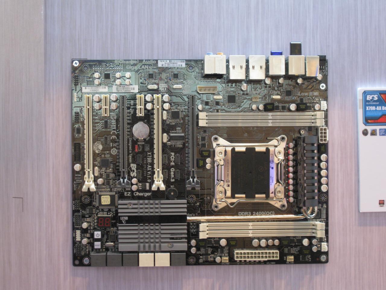 [05/03/2012] Cebit 2012: Elitegroup-Mainboards: Von Z77 über X79 bis zum 990FX (1)
