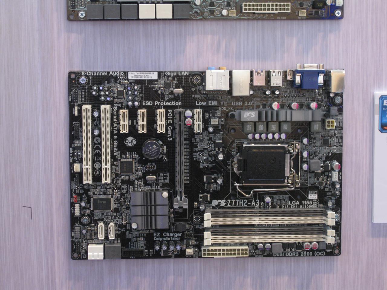 [05/03/2012] Cebit 2012: Elitegroup-Mainboards: Von Z77 über X79 bis zum 990FX (3)