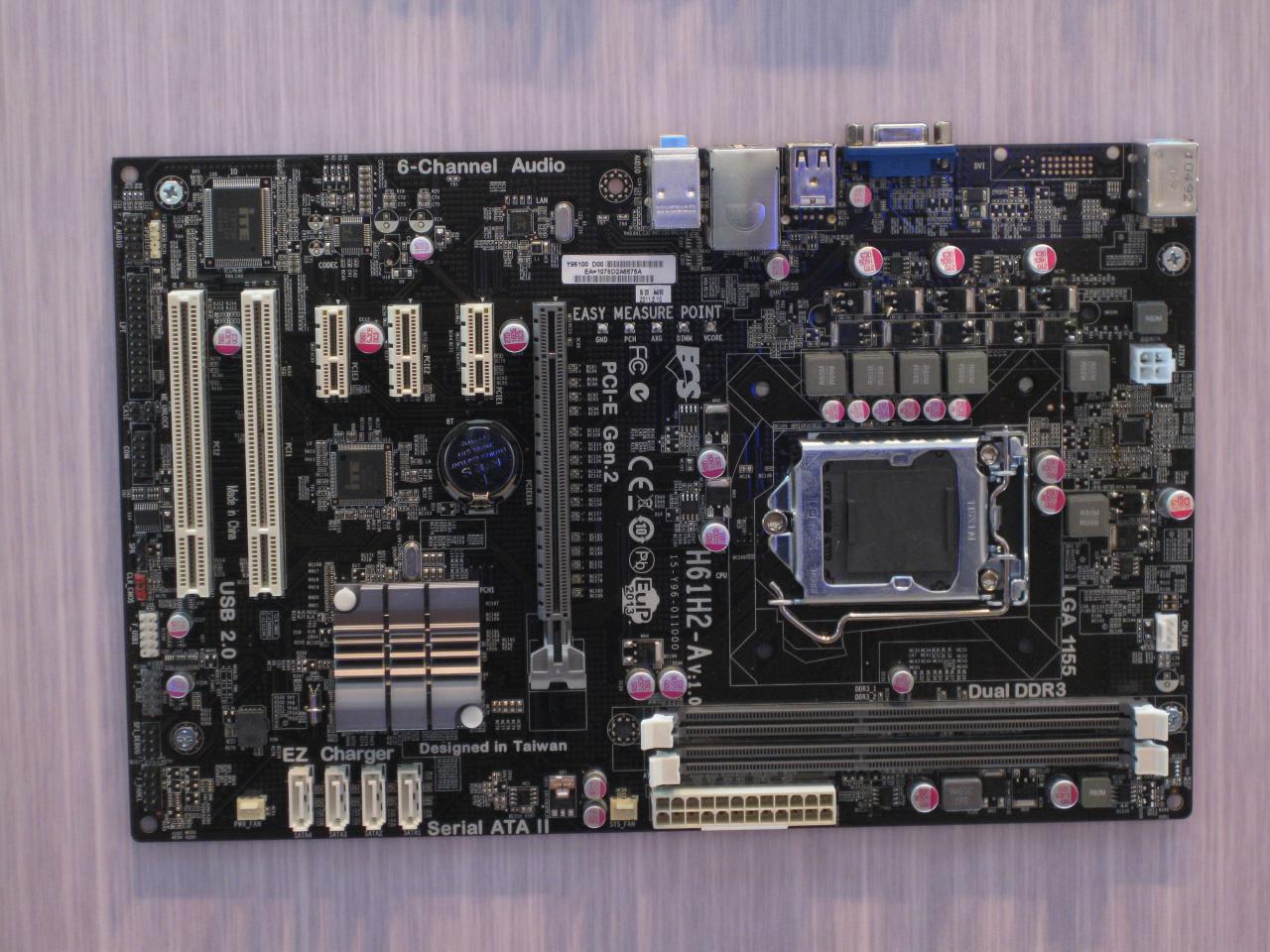 [05/03/2012] Cebit 2012: Elitegroup-Mainboards: Von Z77 über X79 bis zum 990FX (11)