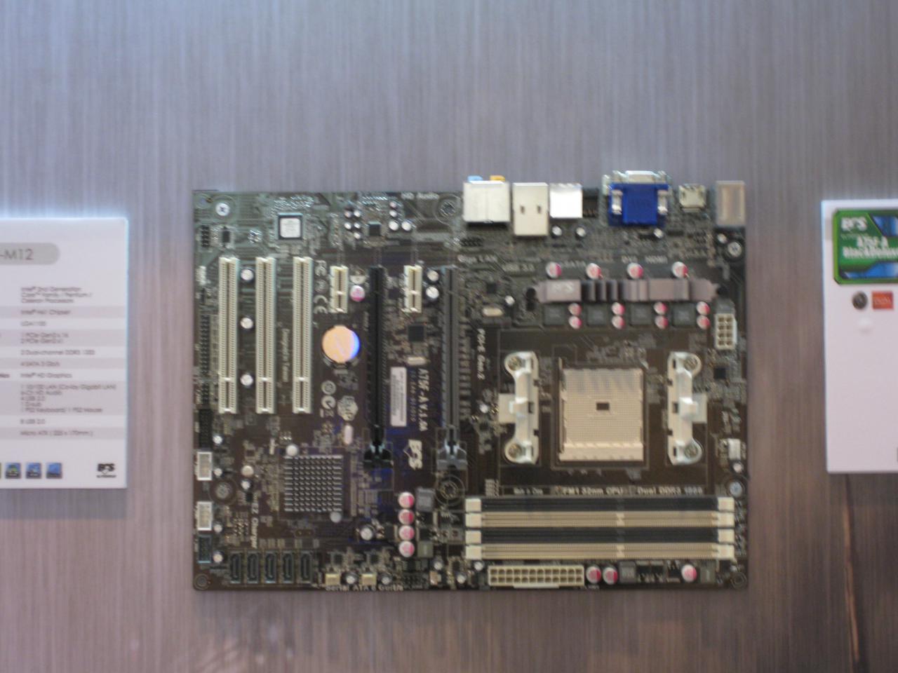 [05/03/2012] Cebit 2012: Elitegroup-Mainboards: Von Z77 über X79 bis zum 990FX (25)