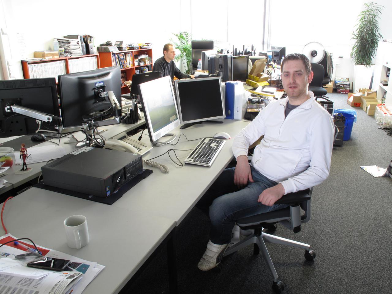 [30/03/2012] Reinhard Staudacher heißt der neue PCGH-Redaktuer, dessen Stuhl schon vor einer Woche hier zu bewundern war. Und genau genommen ist Reinhard ein 