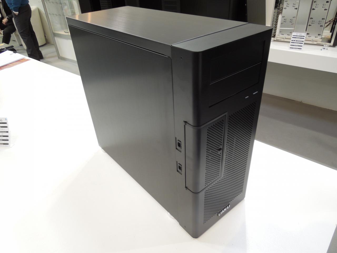 [07/03/2012] Cebit 2012: Lian Li revolutioniert die Netzteil-Position (14)