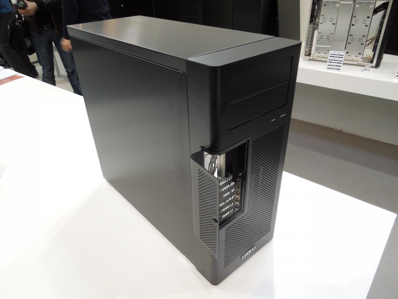 [07/03/2012] Cebit 2012: Lian Li revolutioniert die Netzteil-Position (15)