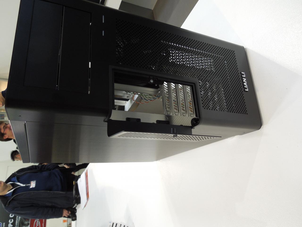 [07/03/2012] Cebit 2012: Lian Li revolutioniert die Netzteil-Position (16)