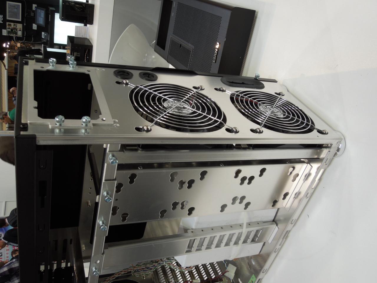 [07/03/2012] Cebit 2012: Lian Li revolutioniert die Netzteil-Position (19)