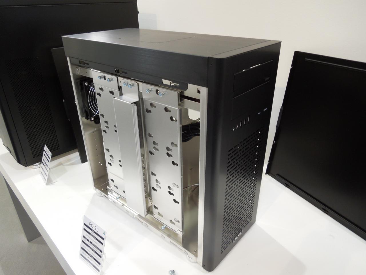 [07/03/2012] Cebit 2012: Lian Li revolutioniert die Netzteil-Position (20)