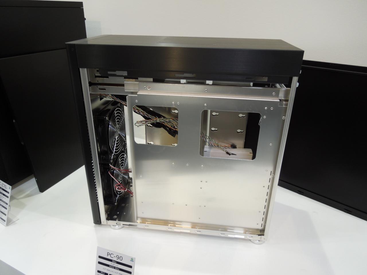[07/03/2012] Cebit 2012: Lian Li revolutioniert die Netzteil-Position (21)
