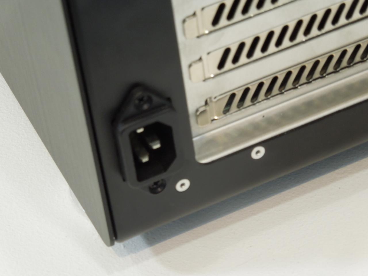 [07/03/2012] Cebit 2012: Lian Li revolutioniert die Netzteil-Position (7)